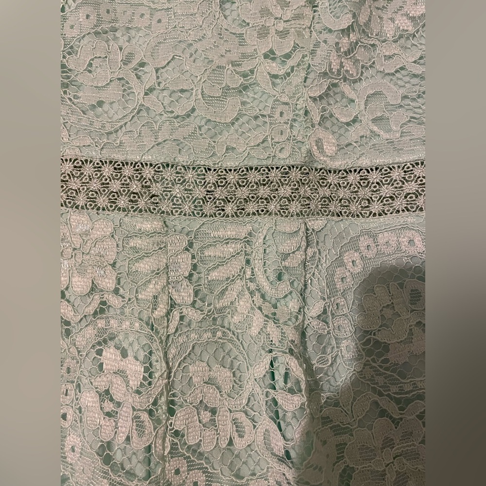 Francesca’s lace shorts romper-small EUC - Picture 3 of 8